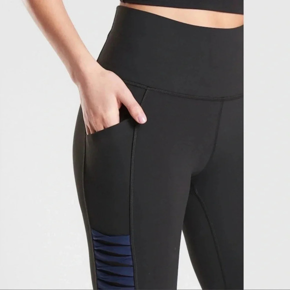 •Athleta Salutation 7/8 stash pocket tight•​ - Picture 4 of 6